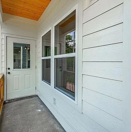 3rd image of 5562 Stream Ln