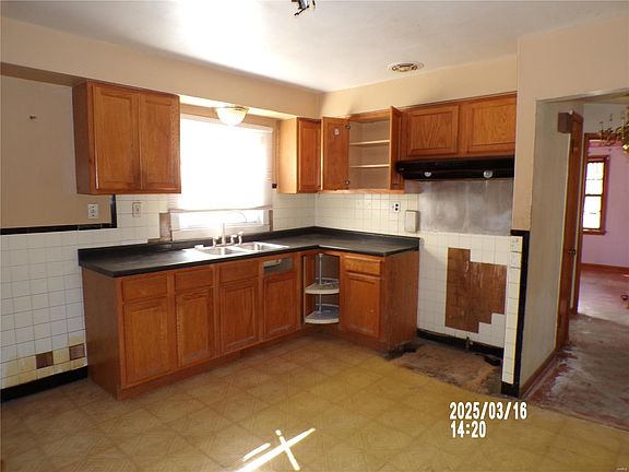5th image of 8270 Frost Ave