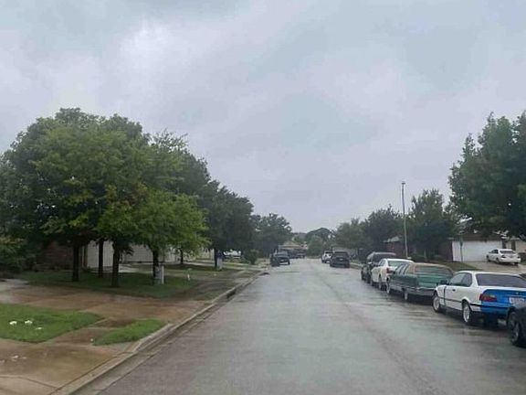 Exterior Neighborhood (street photo)