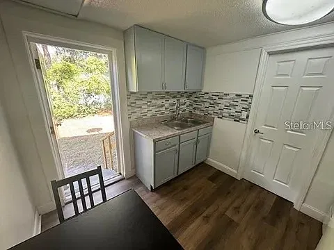1 bed, 400 sqft, $1,150 — Photo 3