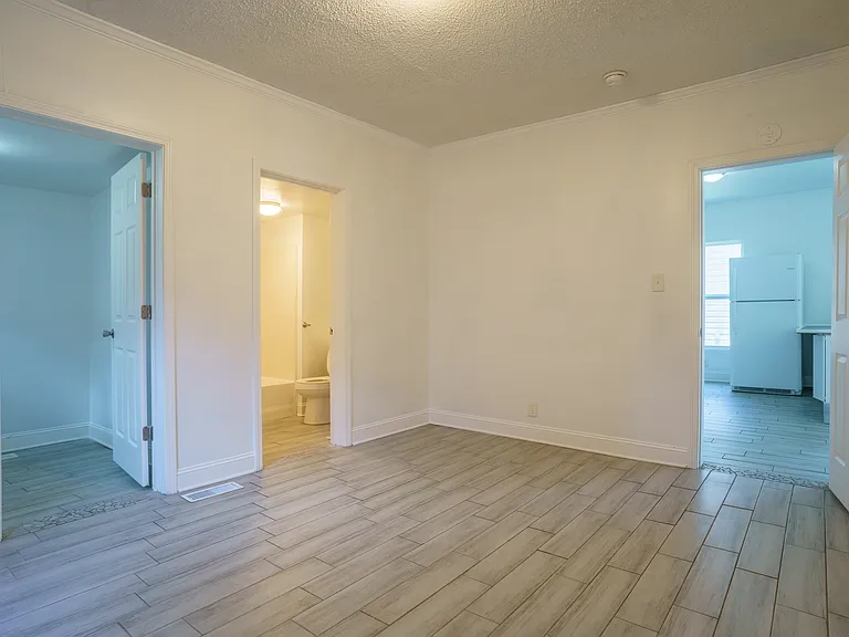 1402 Avenue E — Photo 18