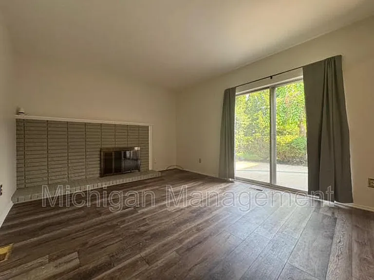 11219 Morgan Ave — Photo 9