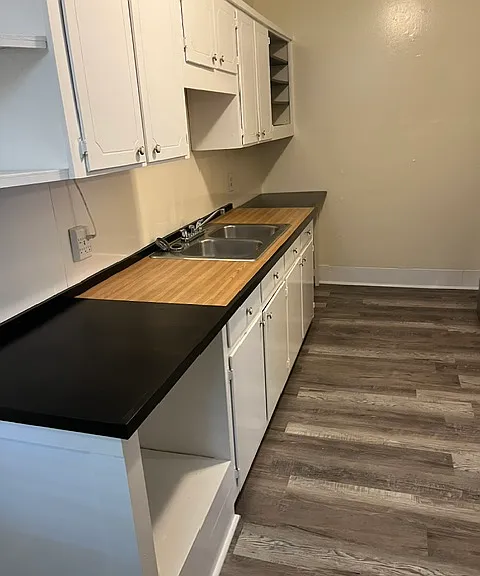 2160 Thompson Ave SE — Photo 5