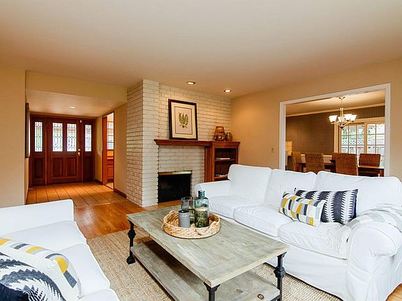 3rd image of 857 Revere Dr