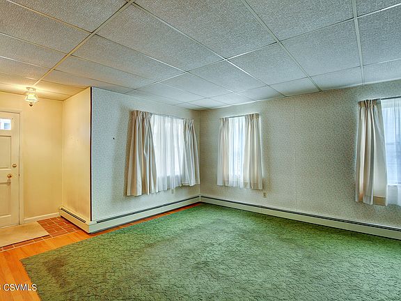 5th image of 913 Main St