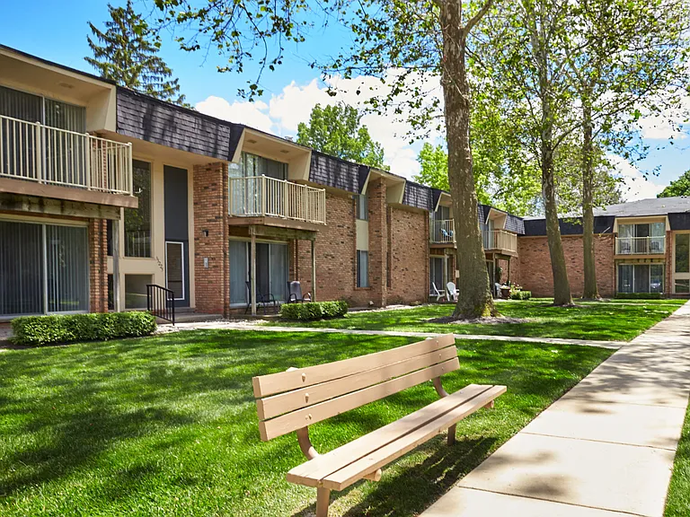 Kensington Manor Apartments — Photo 5