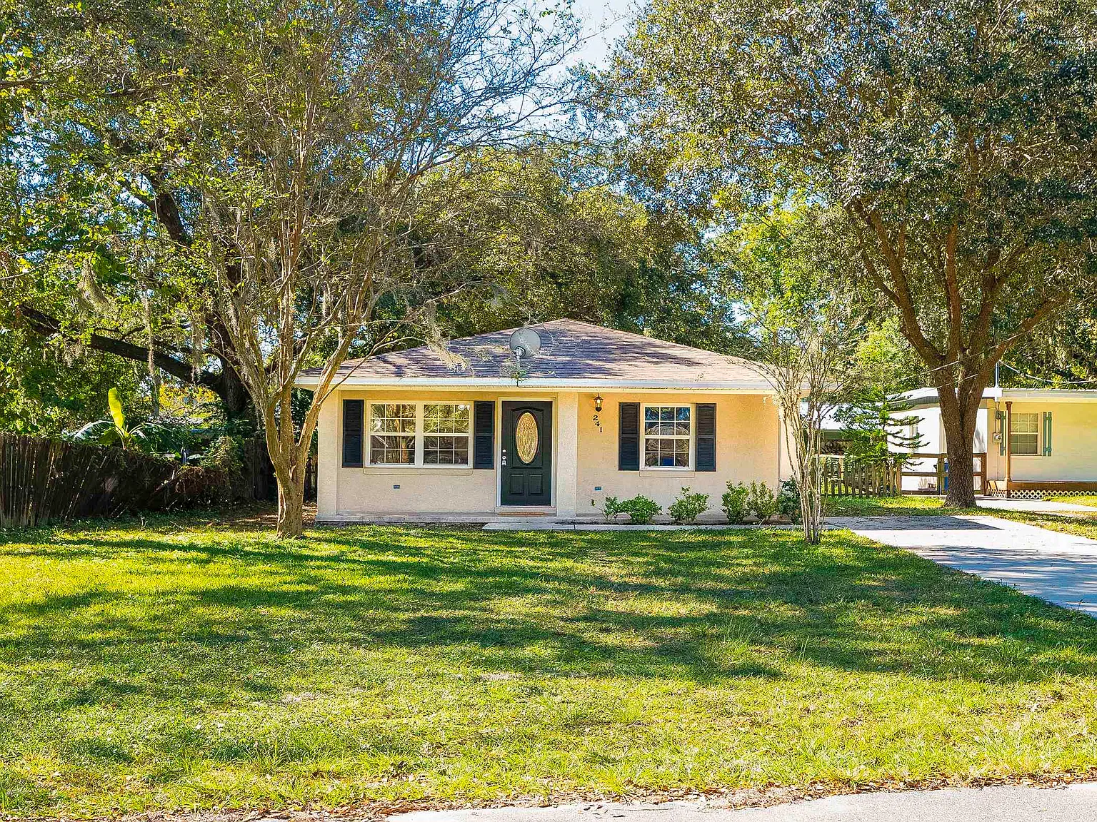 2 bed, 1.0 bath, 1608 sqft, $1,595 — Photo 1
