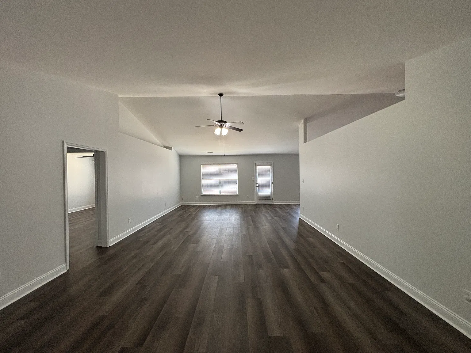 4 bed, 2637 sqft, $2,195 — Photo 3
