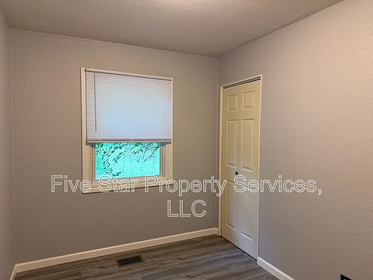 12 Douglas Ct — Photo 19