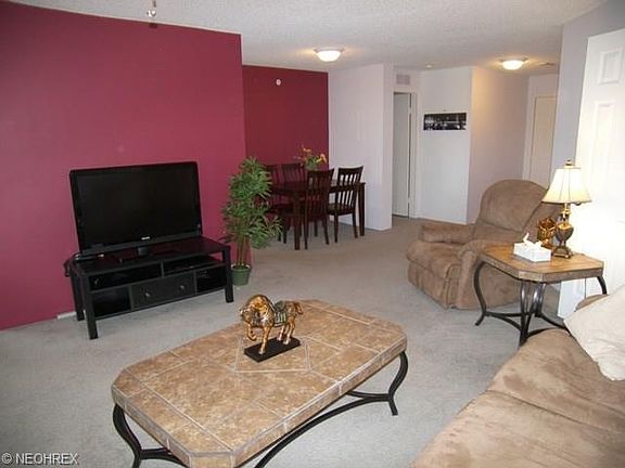 5th image of 180 Fox Hollow Dr APT 402