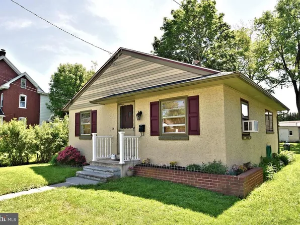 54 W Hamlin Ave, Telford, PA 18969