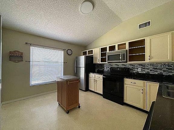 4th image of 527 Valencia Place Cir
