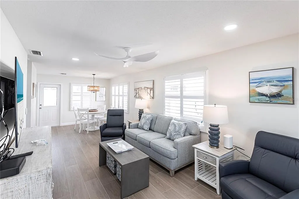 1 bed, 1.0 bath, 696 sqft, $7,500 — Photo 2