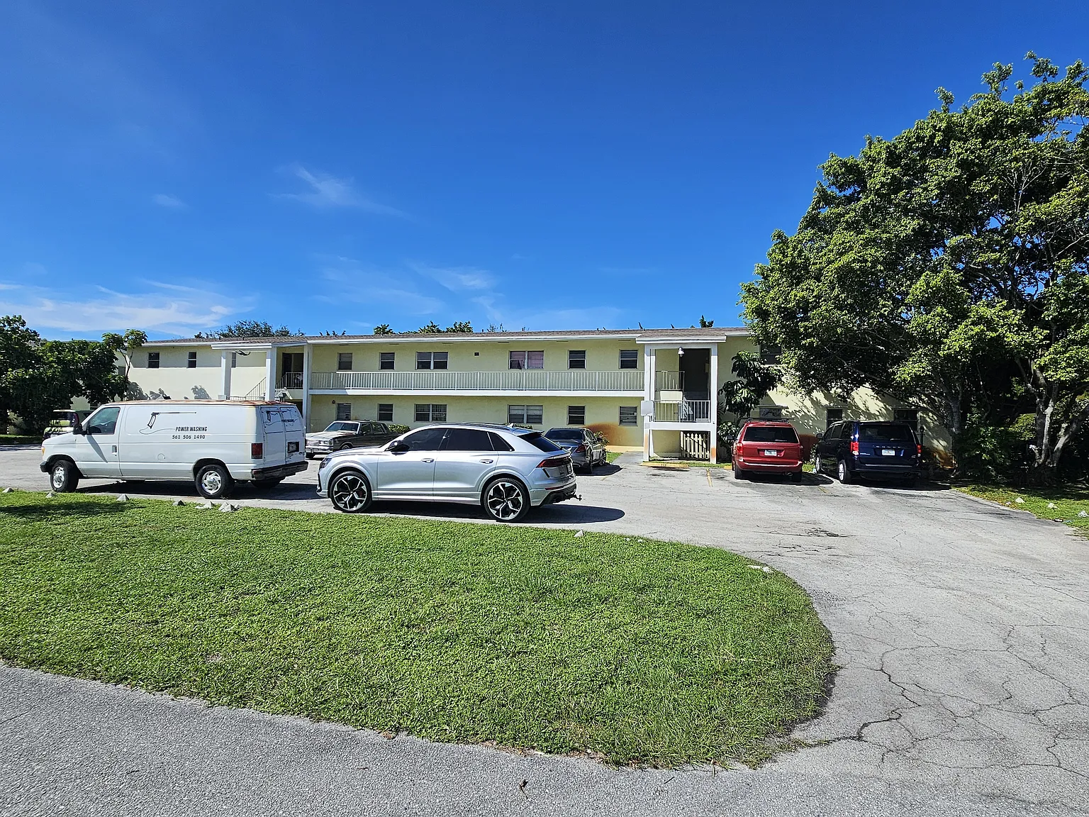 2 bed, 880 sqft, $2,200 — Photo 1