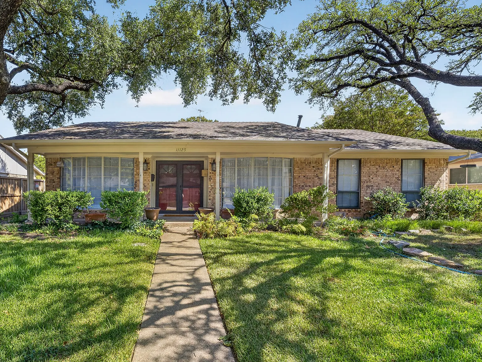 4 bed, 2.5 bath, 1833 sqft, $2,895 — Photo 2