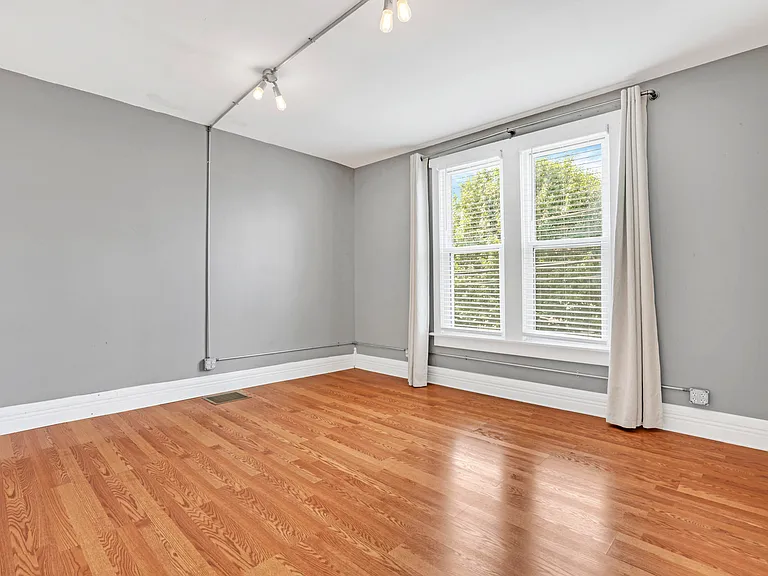 258 Allen Ave — Photo 23