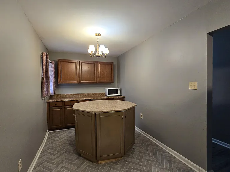 776 Kenyon Ave — Photo 9