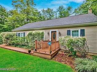 165 Long Woods Rd, Tobyhanna, PA 18466