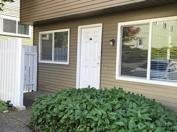 26203 Central Ave NE APT 101, Kingston, WA 98346