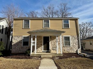 536 S Main St #2, Naperville, IL 60540