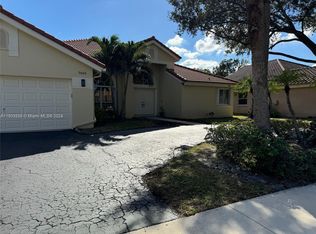 7440 NW 65th Ln, Pompano Beach, FL 33067