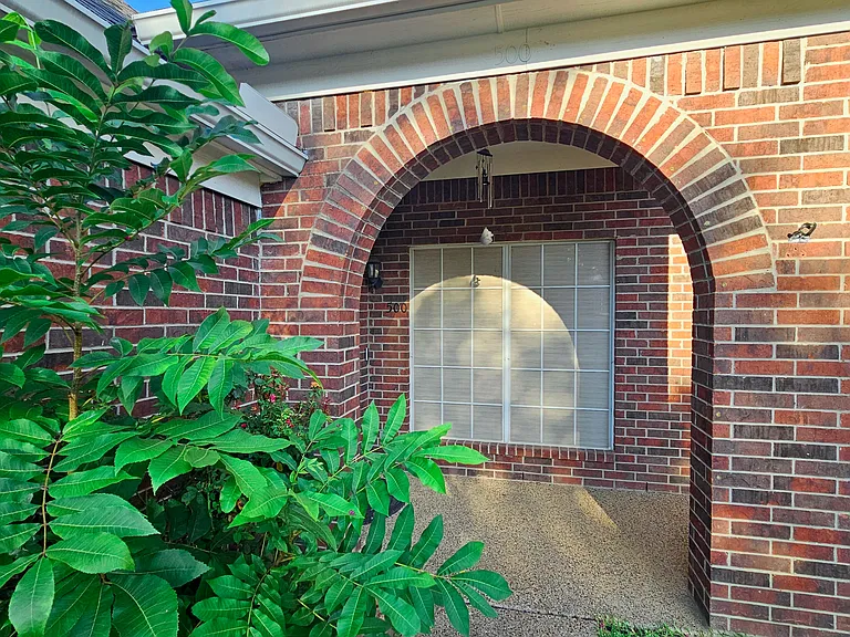 500 Lake Forest Dr — Photo 3