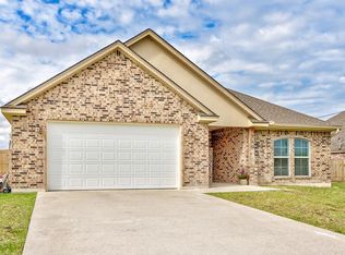 940 Amber Kay Ln, Bridge City, TX 77611