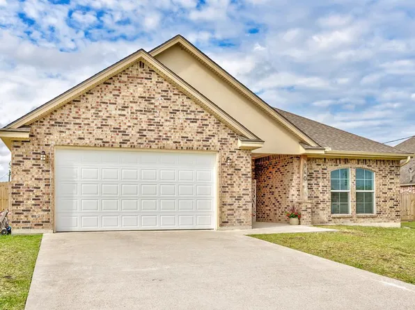 940 Amber Kay Ln, Bridge City, TX 77611