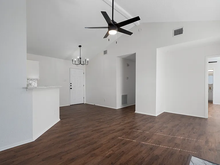2909 W Slaughter Ln #B — Photo 32