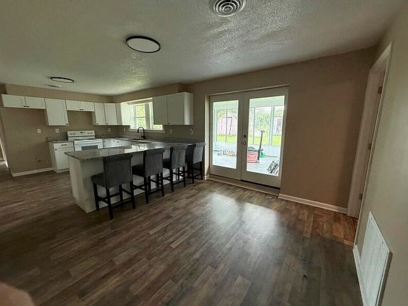 5th image of 395 Price Cir