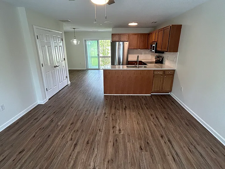 53 Meadow Glen Ct #4 — Photo 2