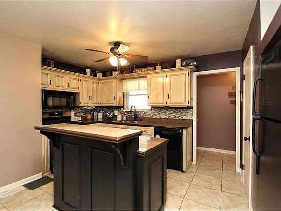 3rd image of 18 Glenda Dr