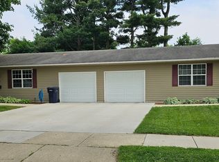 2406 Roxbury Rd, Janesville, WI 53545