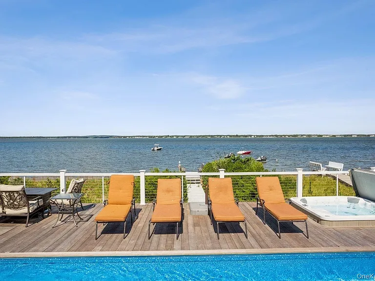 676 Dune Rd — Photo 18