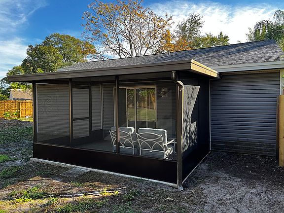 3rd image of 3867 Berkshire Ct