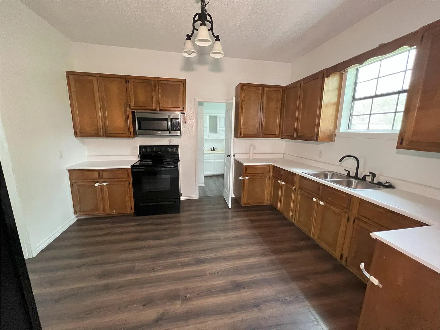 2 bed, 1.0 bath, 720 sqft, $1,600 — Photo 4