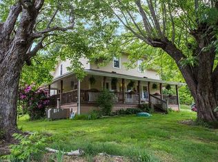 19 Hillcrest Dr, Barnardsville, NC 28709