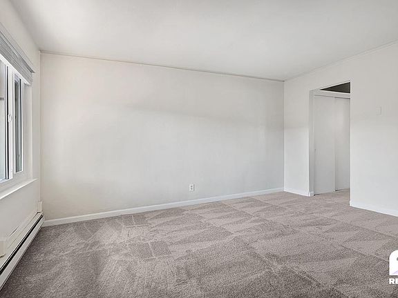 4th image of 420 S 3rd St APT 38