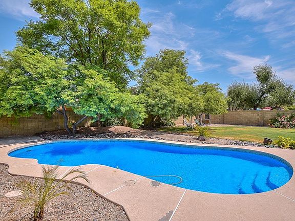2nd image of 6204 W Larkspur Dr