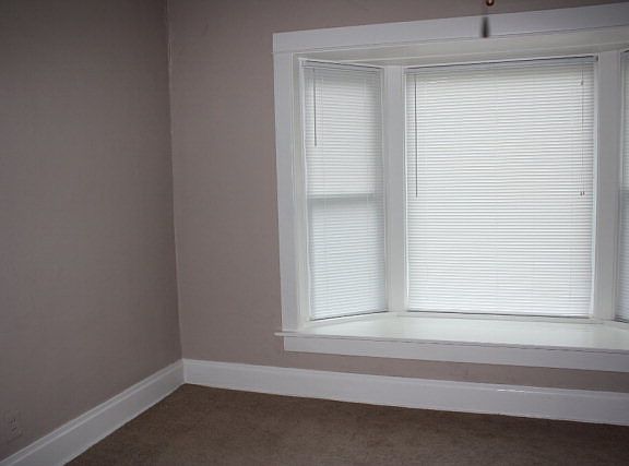 5th image of 17 E Walnut St