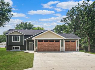 307 Park Ave S, Lake Preston, SD 57249