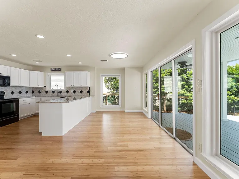 3920 Brookhaven Dr — Photo 12