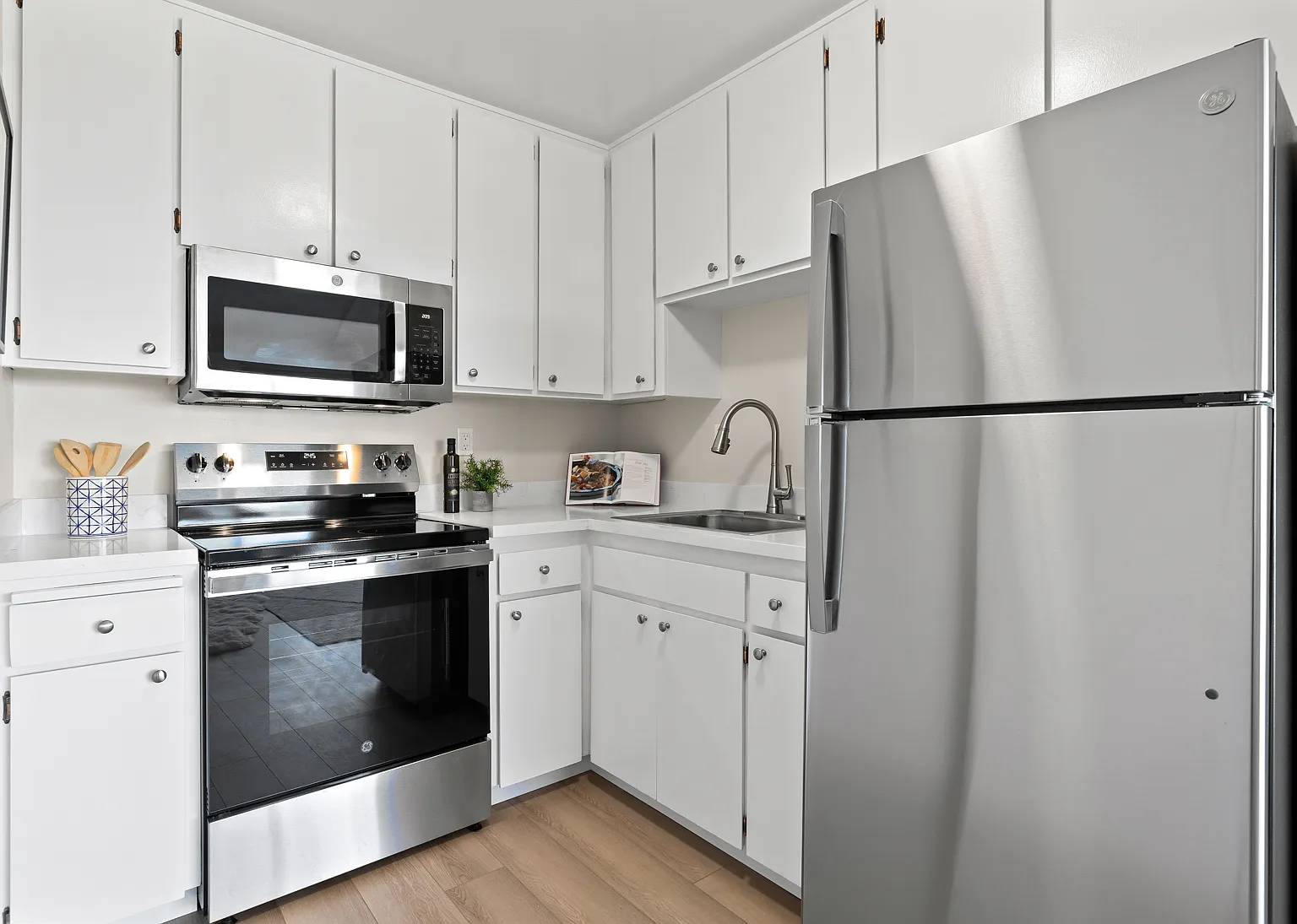 Peninsula View Apartments — Photo 4