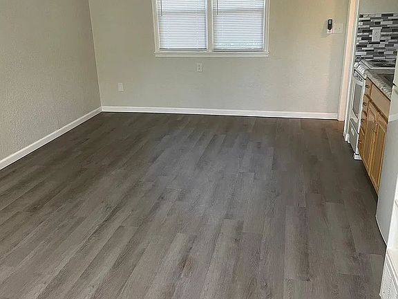 4th image of 400 W North St