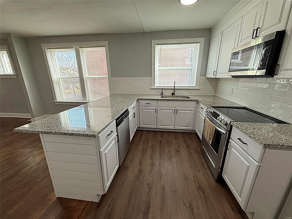 5th image of 4950 Lindenwood Ave