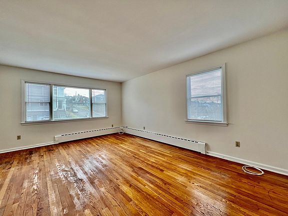 2nd image of 136 Lincoln Ave E #2