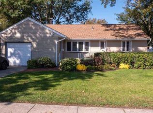 152 Hungry Harbor Rd, Valley Stream, NY 11581