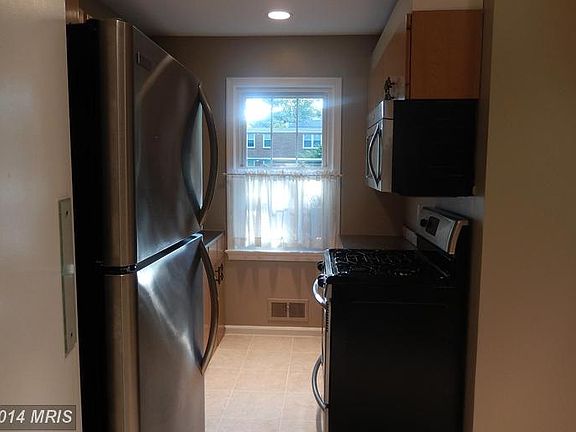 4th image of 633 Azalea Dr