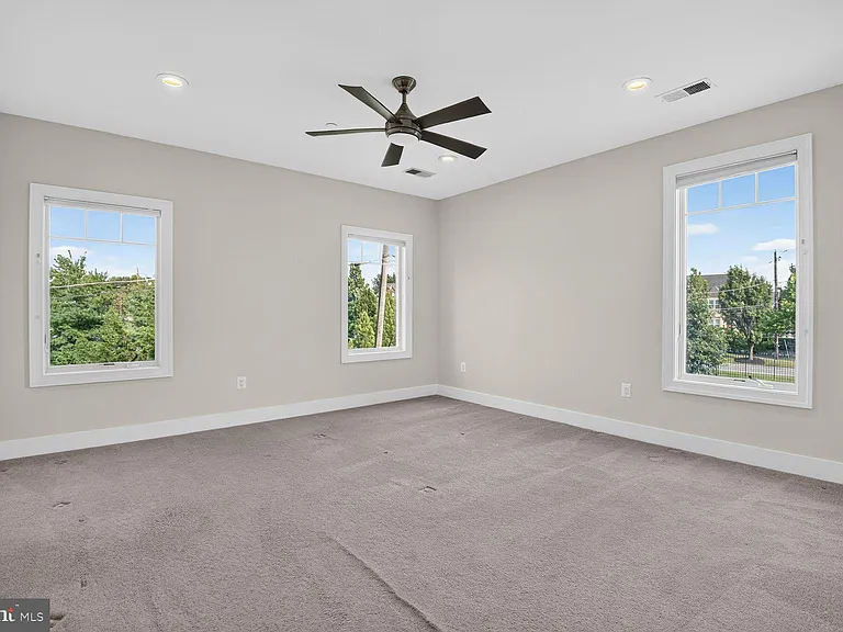 13828 Travilah Rd — Photo 38