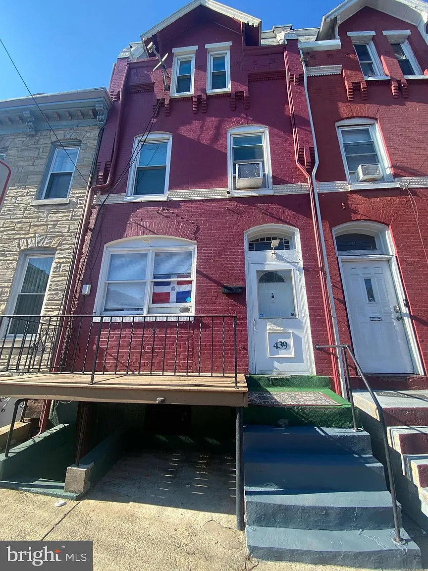 439 Buttonwood St photo 1